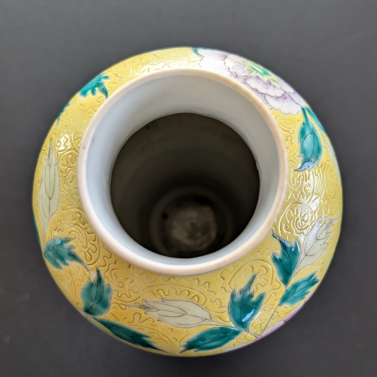 Chinese antique yellow scraffito ground with double pheonixes , 19th #2988