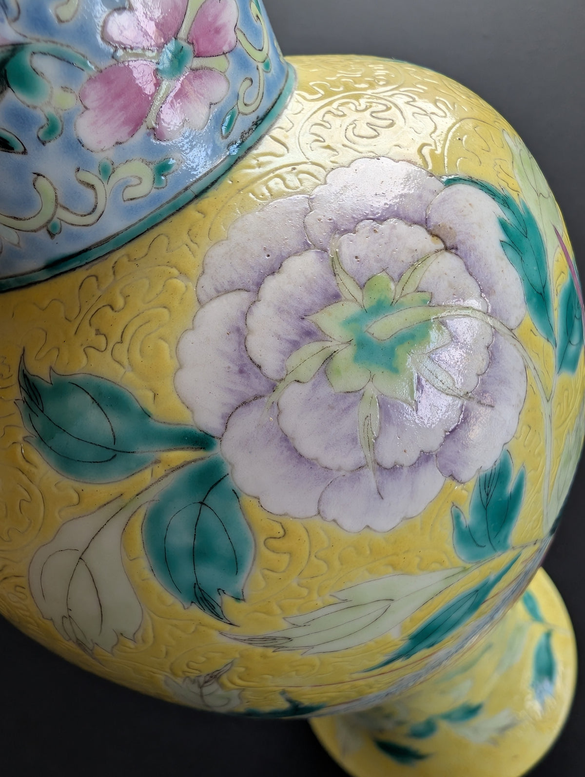 Chinese antique yellow scraffito ground with double pheonixes , 19th #2988