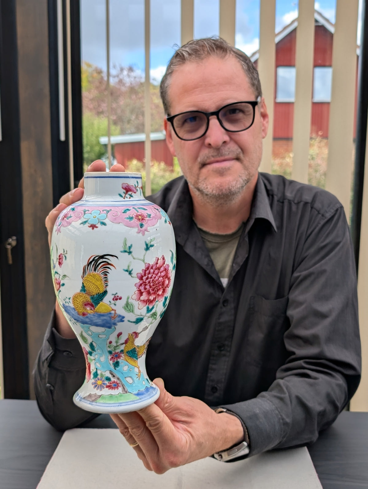Chinese antique famille rose vase with double roosters, Yongzheng / Qianlong 18th c #3027