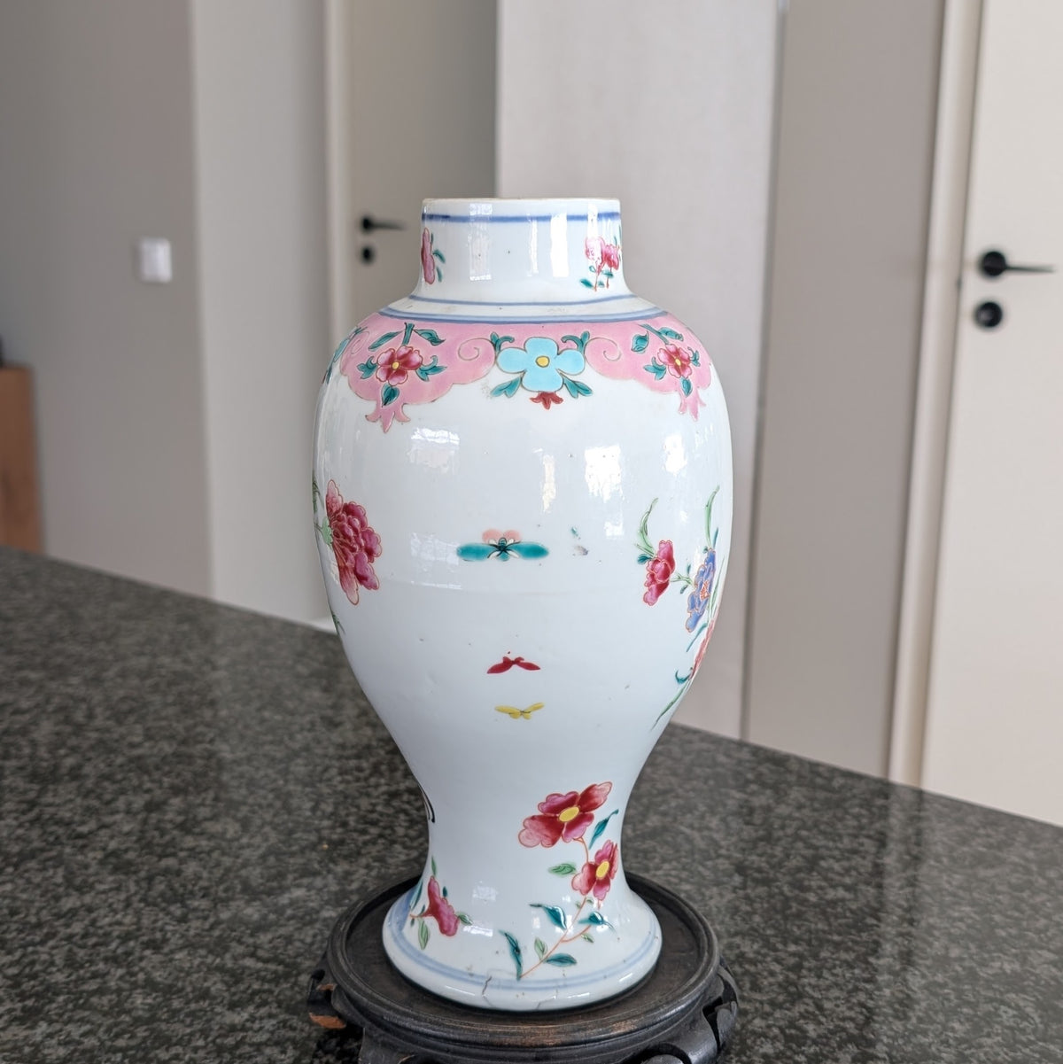Chinese antique famille rose vase with double roosters, Yongzheng / Qianlong 18th c #3027