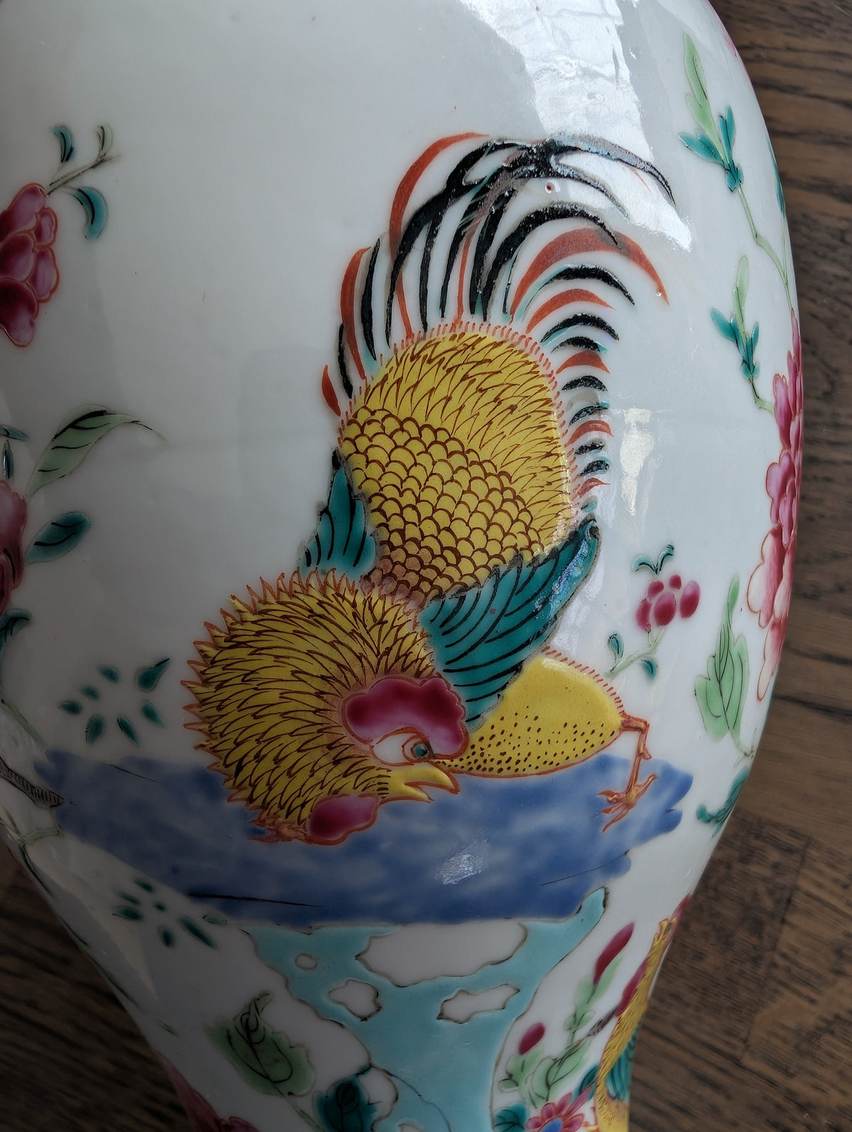 Chinese antique famille rose vase with double roosters, Yongzheng / Qianlong 18th c #3027