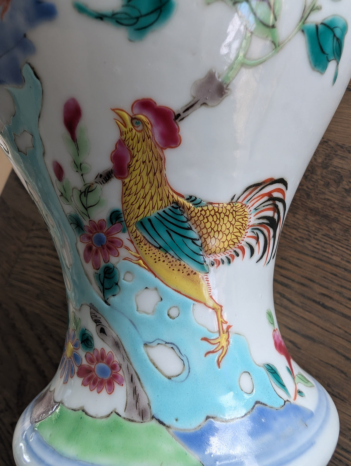 Chinese antique famille rose vase with double roosters, Yongzheng / Qianlong 18th c #3027