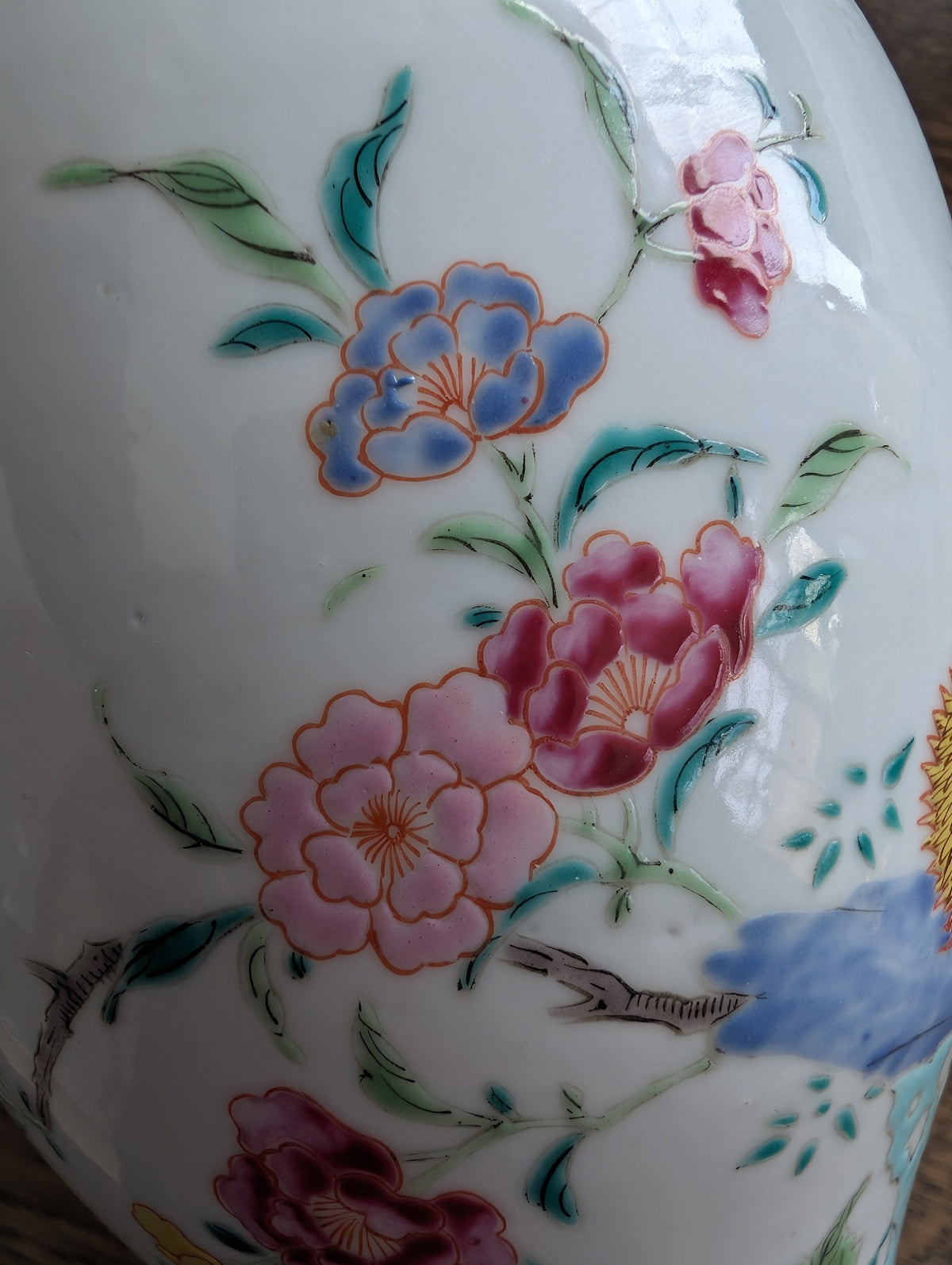 Chinese antique famille rose vase with double roosters, Yongzheng / Qianlong 18th c #3027