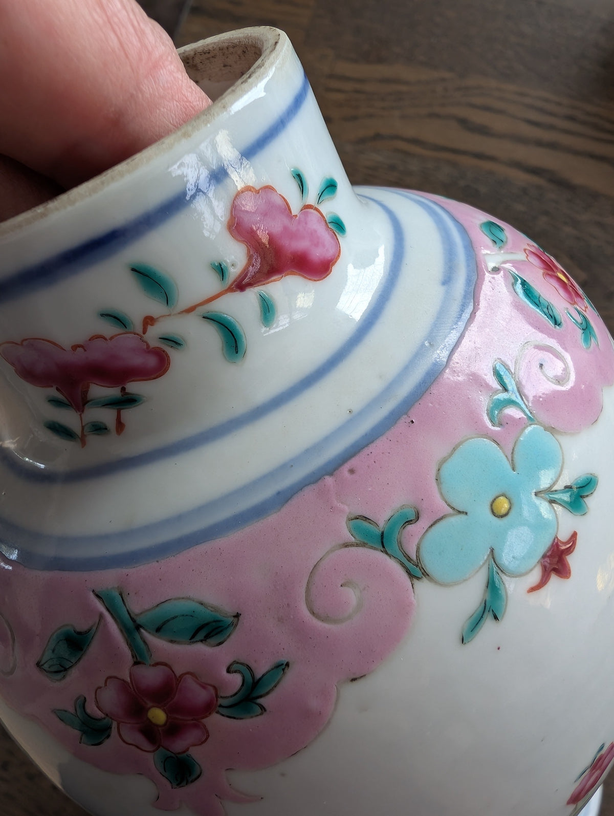 Chinese antique famille rose vase with double roosters, Yongzheng / Qianlong 18th c #3027
