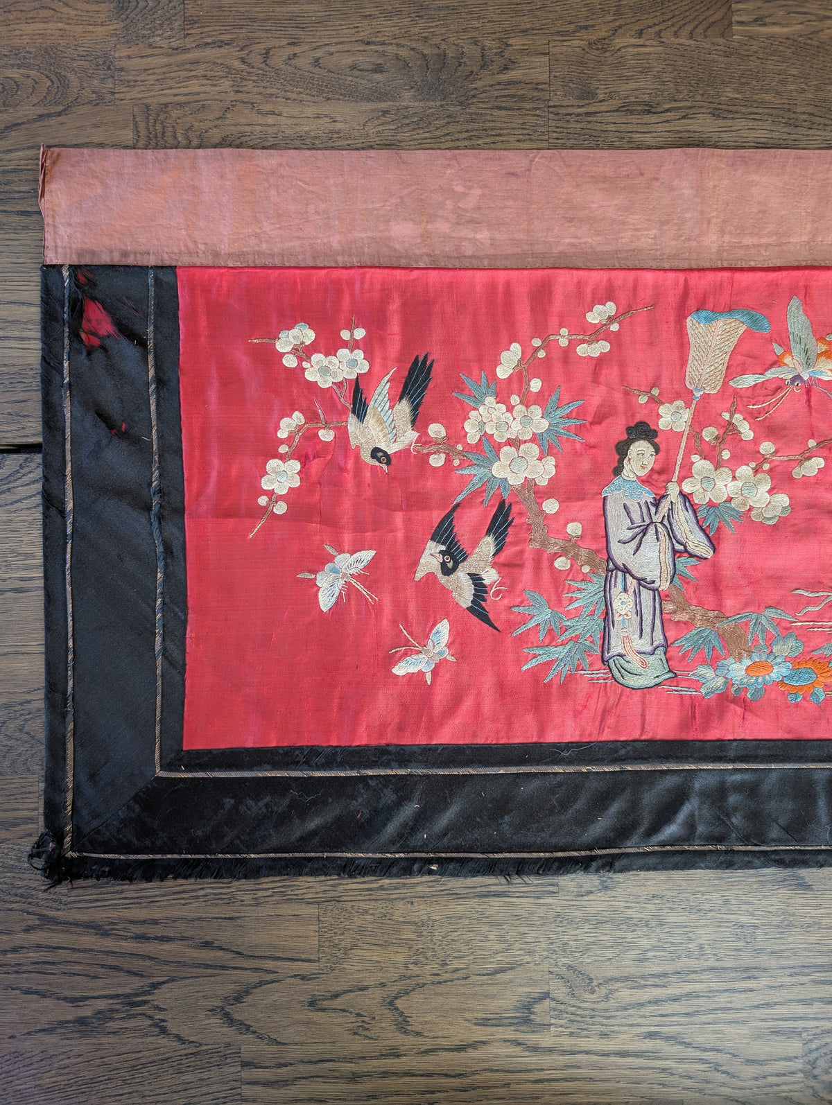 Chinese Antique silk embroidery with figure decoration, Qing Dynasty #2990