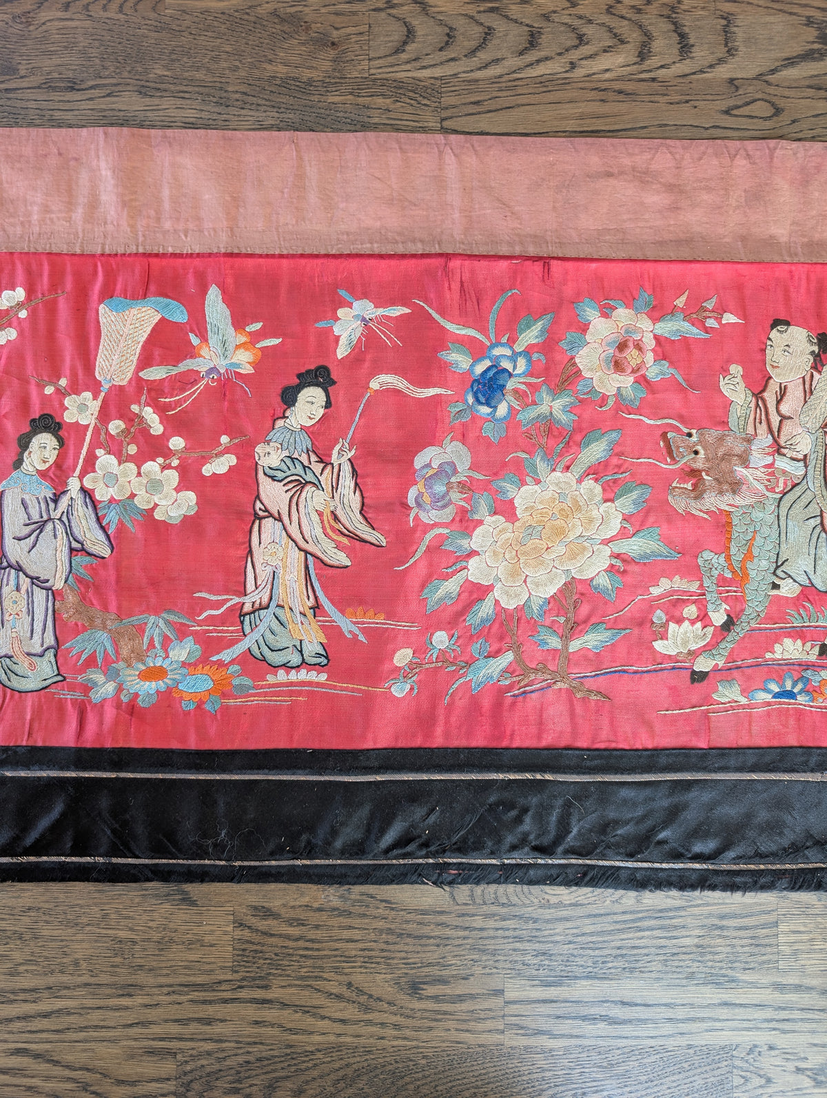 Chinese Antique silk embroidery with figure decoration, Qing Dynasty #2990