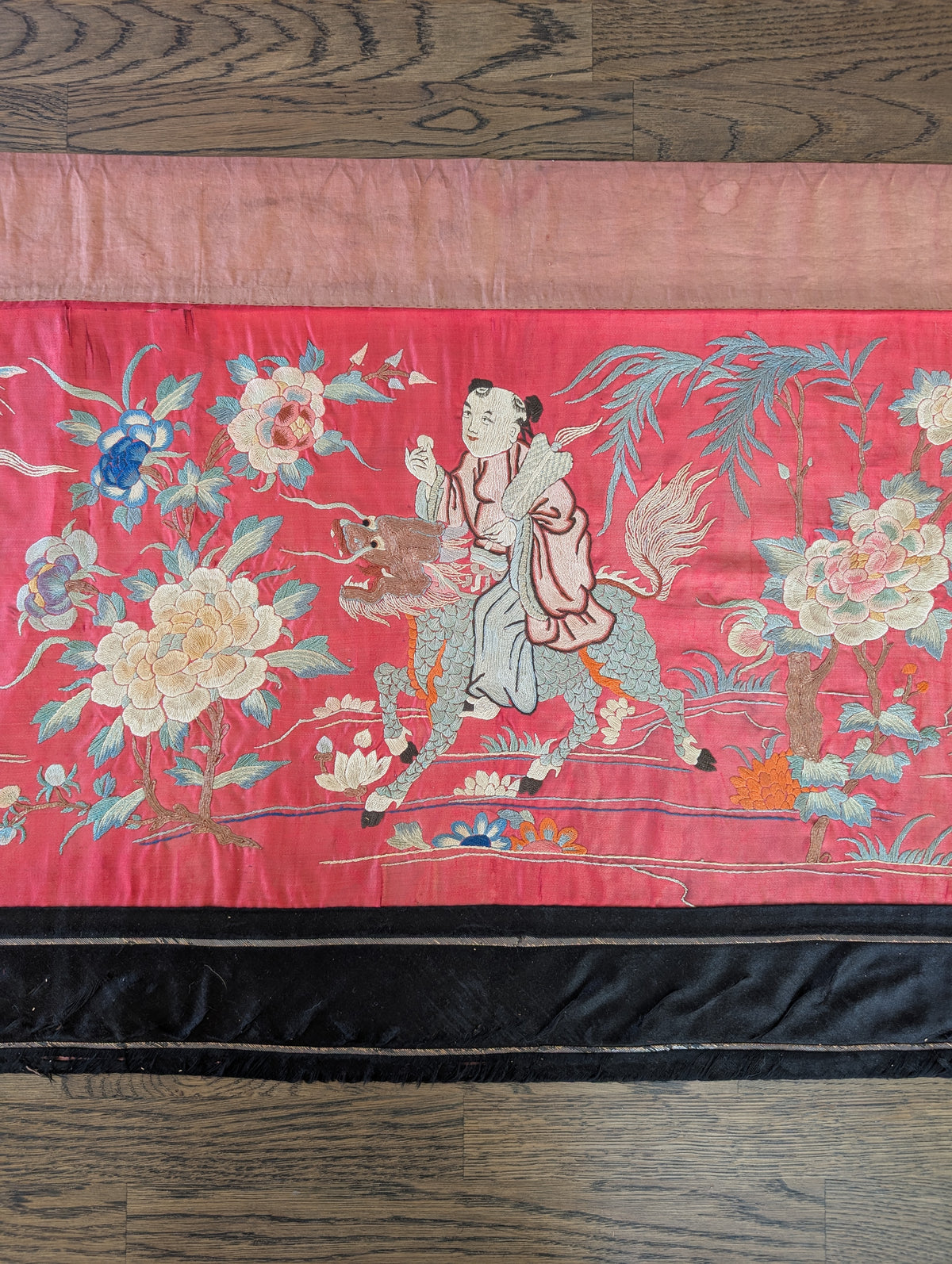 Chinese Antique silk embroidery with figure decoration, Qing Dynasty #2990