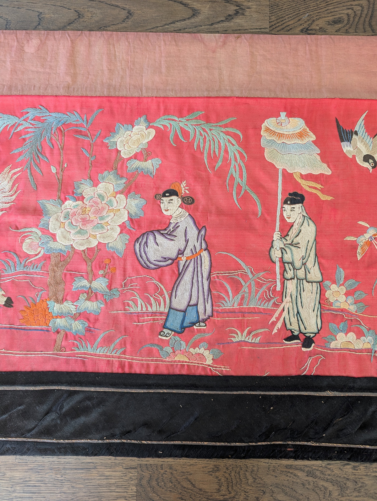 Chinese Antique silk embroidery with figure decoration, Qing Dynasty #2990