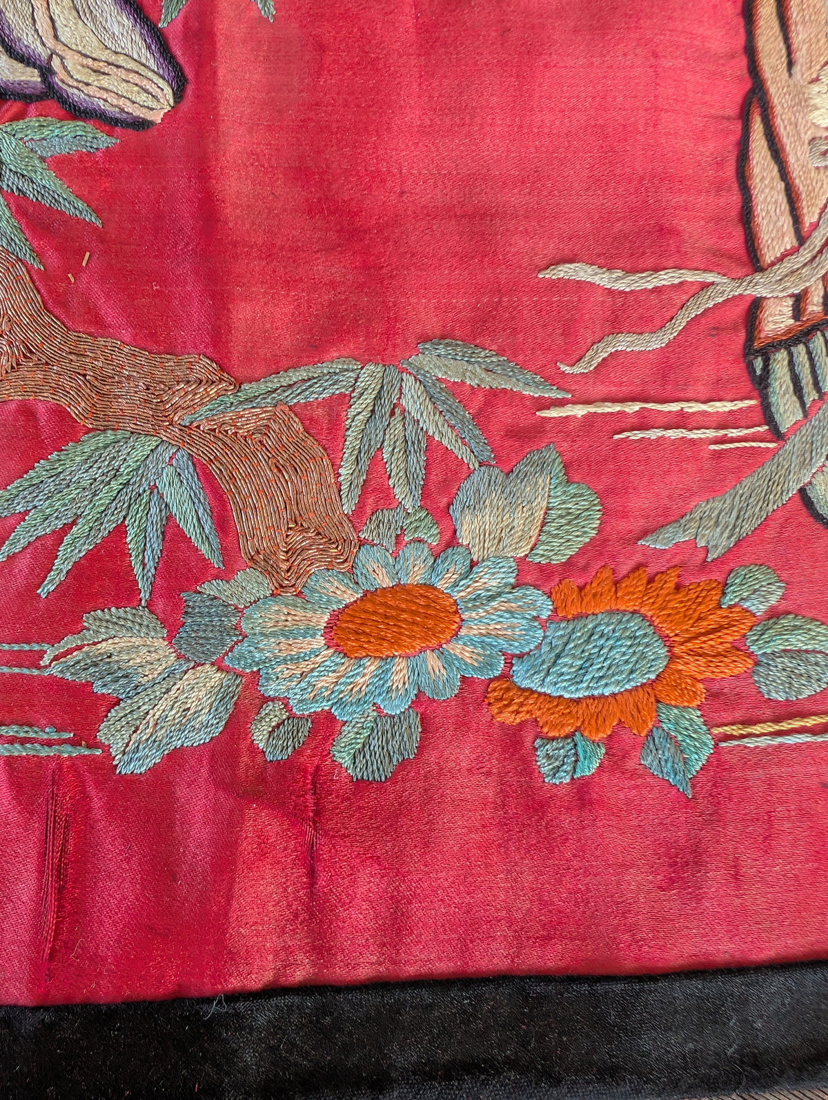 Chinese Antique silk embroidery with figure decoration, Qing Dynasty #2990