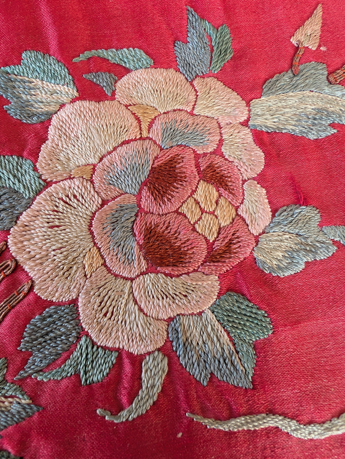 Chinese Antique silk embroidery with figure decoration, Qing Dynasty #2990