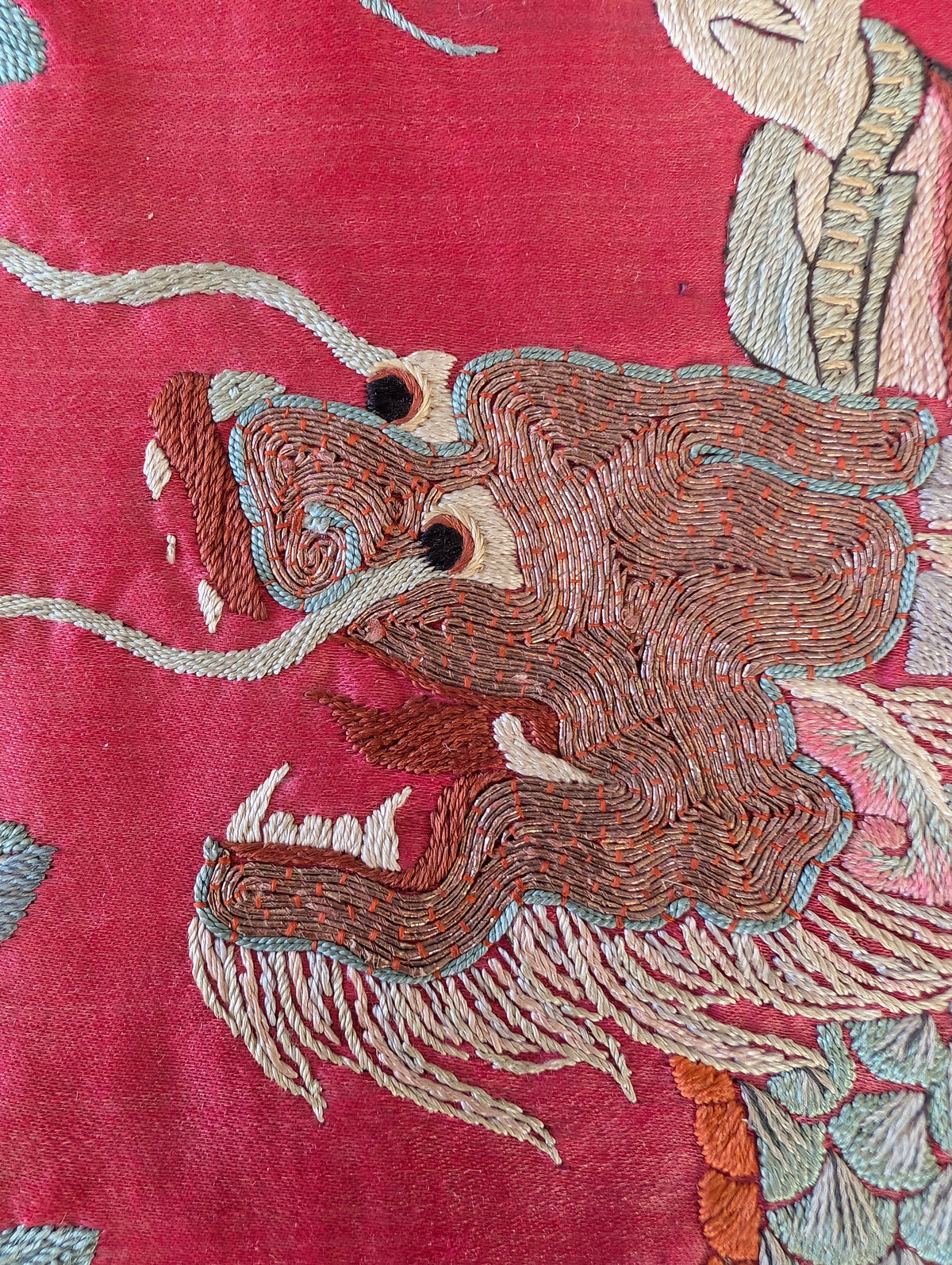 Chinese Antique silk embroidery with figure decoration, Qing Dynasty #2990