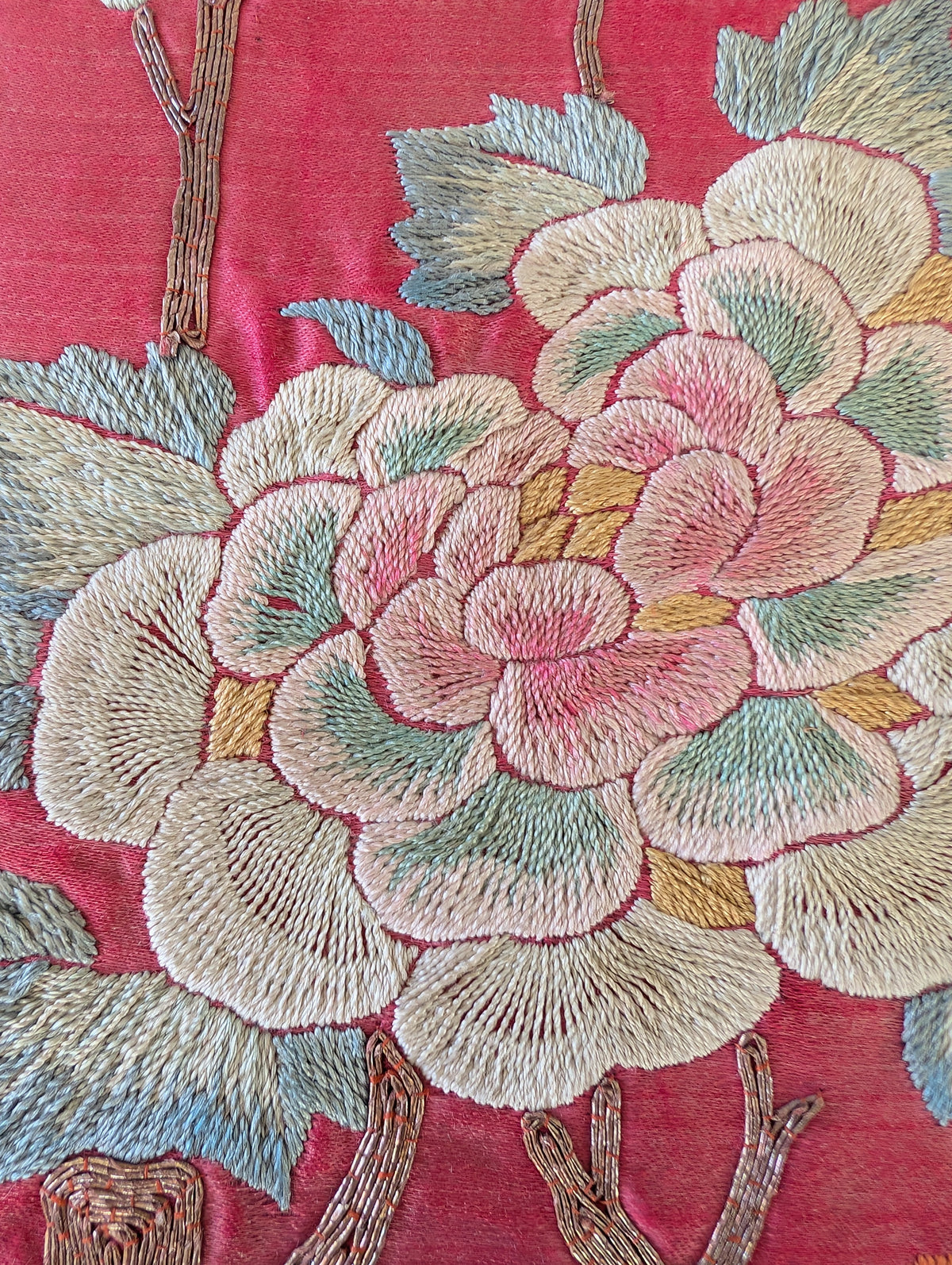 Chinese Antique silk embroidery with figure decoration, Qing Dynasty #2990
