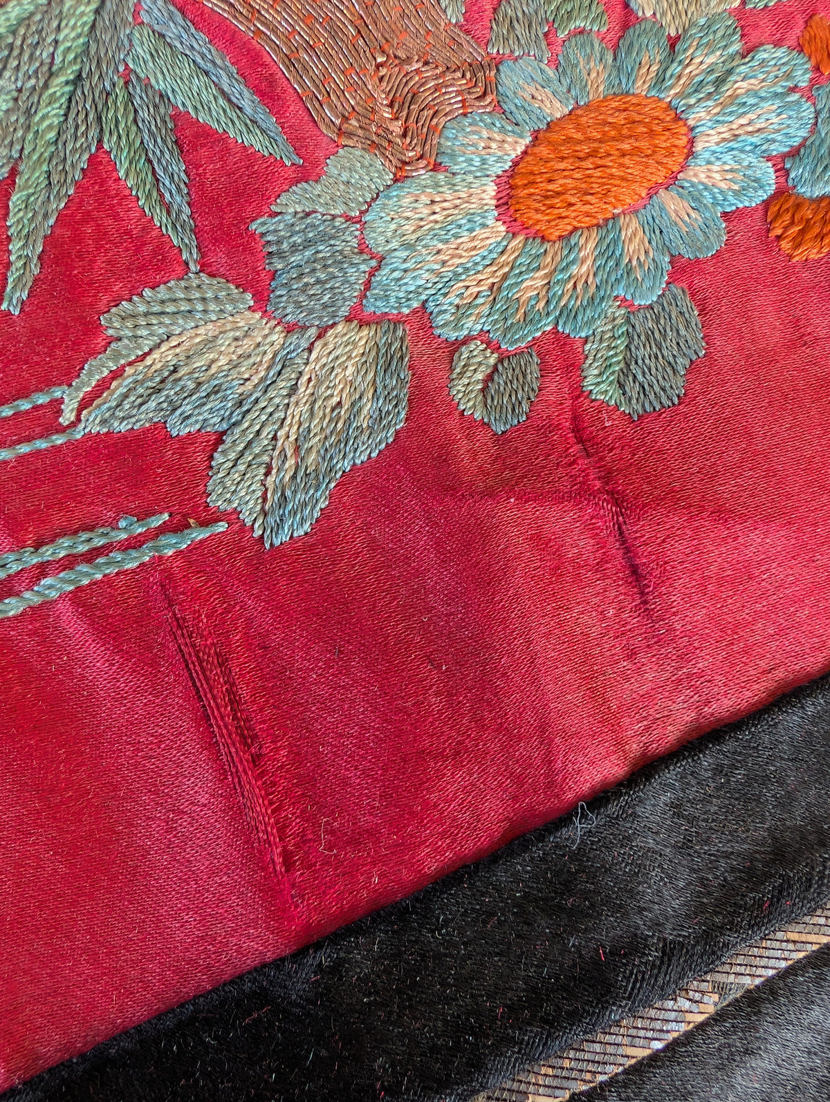 Chinese Antique silk embroidery with figure decoration, Qing Dynasty #2990