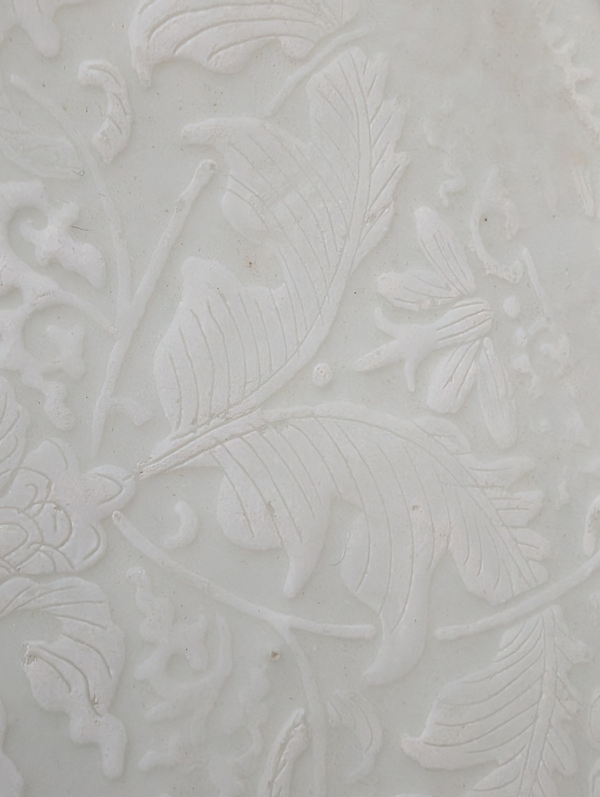 Chinese antique Anhua decorated plate, Yongzheng period 18th c #3003