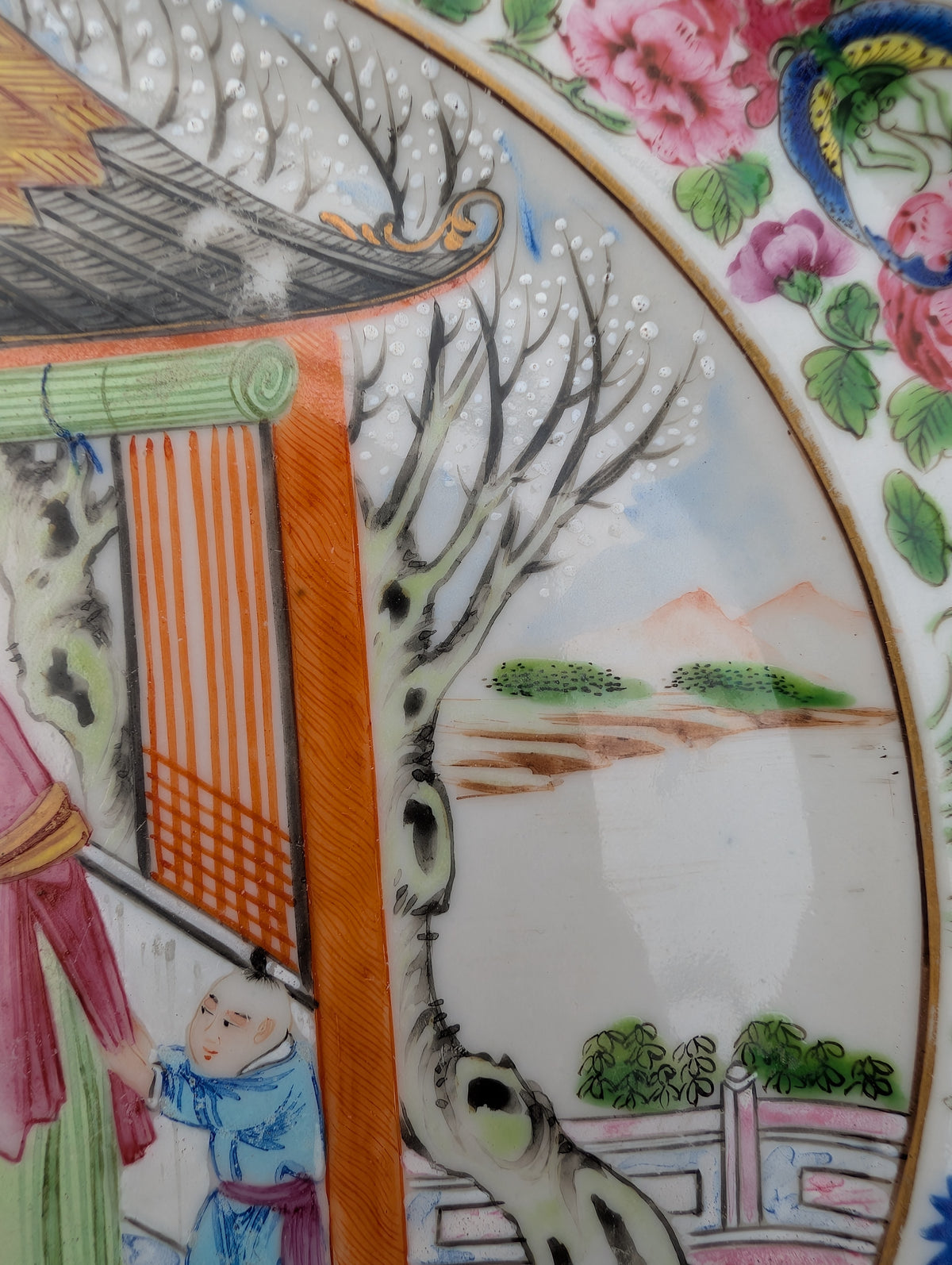 Chinese antique rose mandarin armorial dish, Jiaqing period #3026
