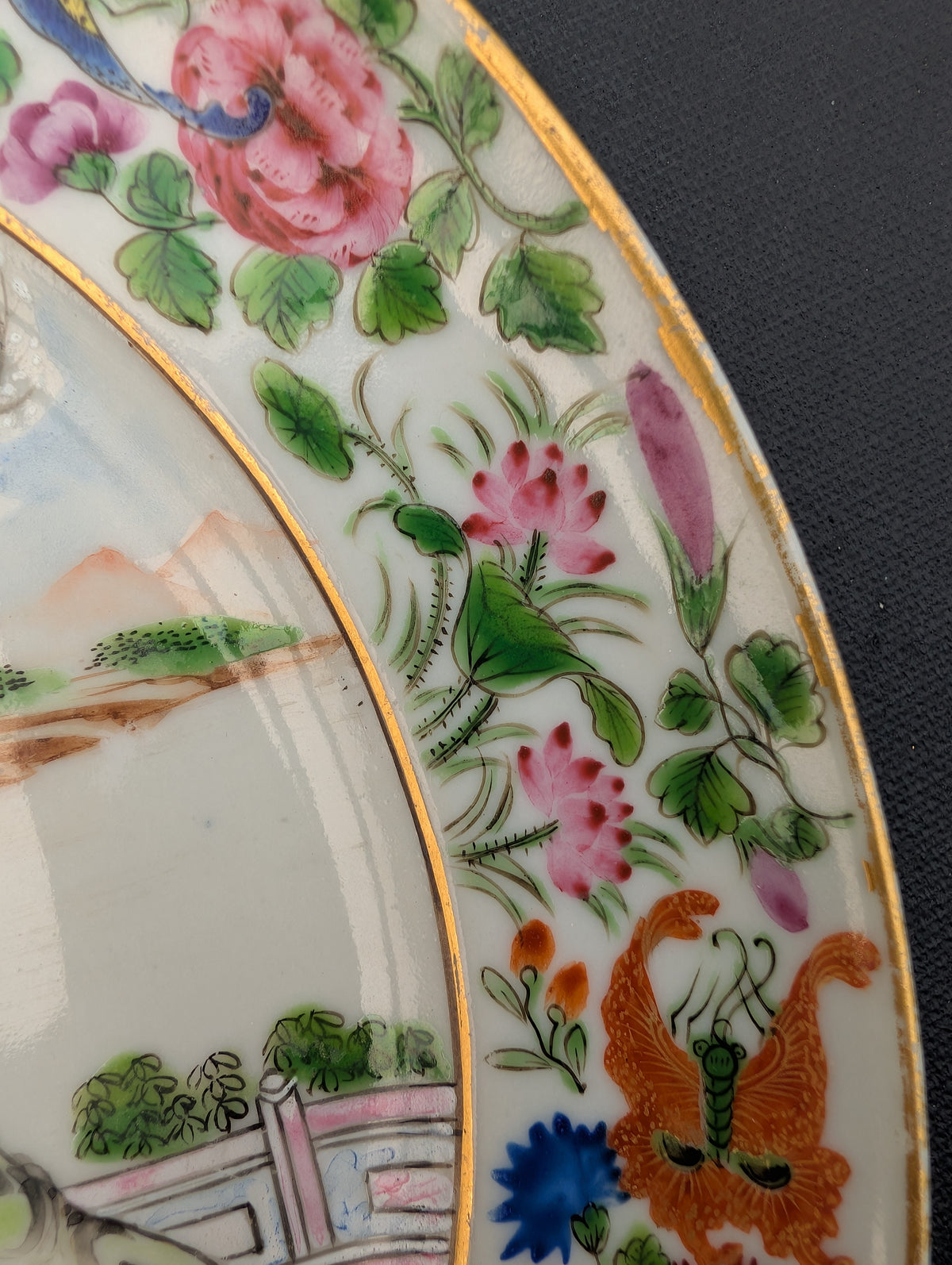 Chinese antique rose mandarin armorial dish, Jiaqing period #3026