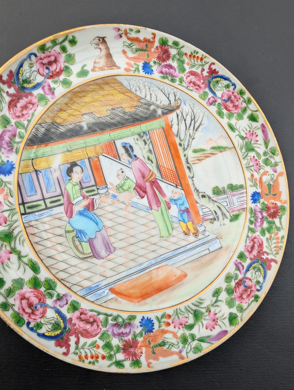 Chinese antique rose mandarin armorial dish, Jiaqing period #3026