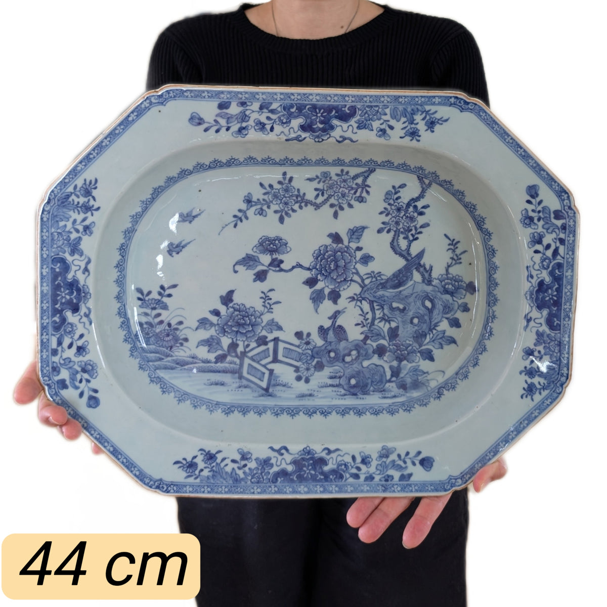 Chinese antique platter in underglazed blue and white, 18th c #2981