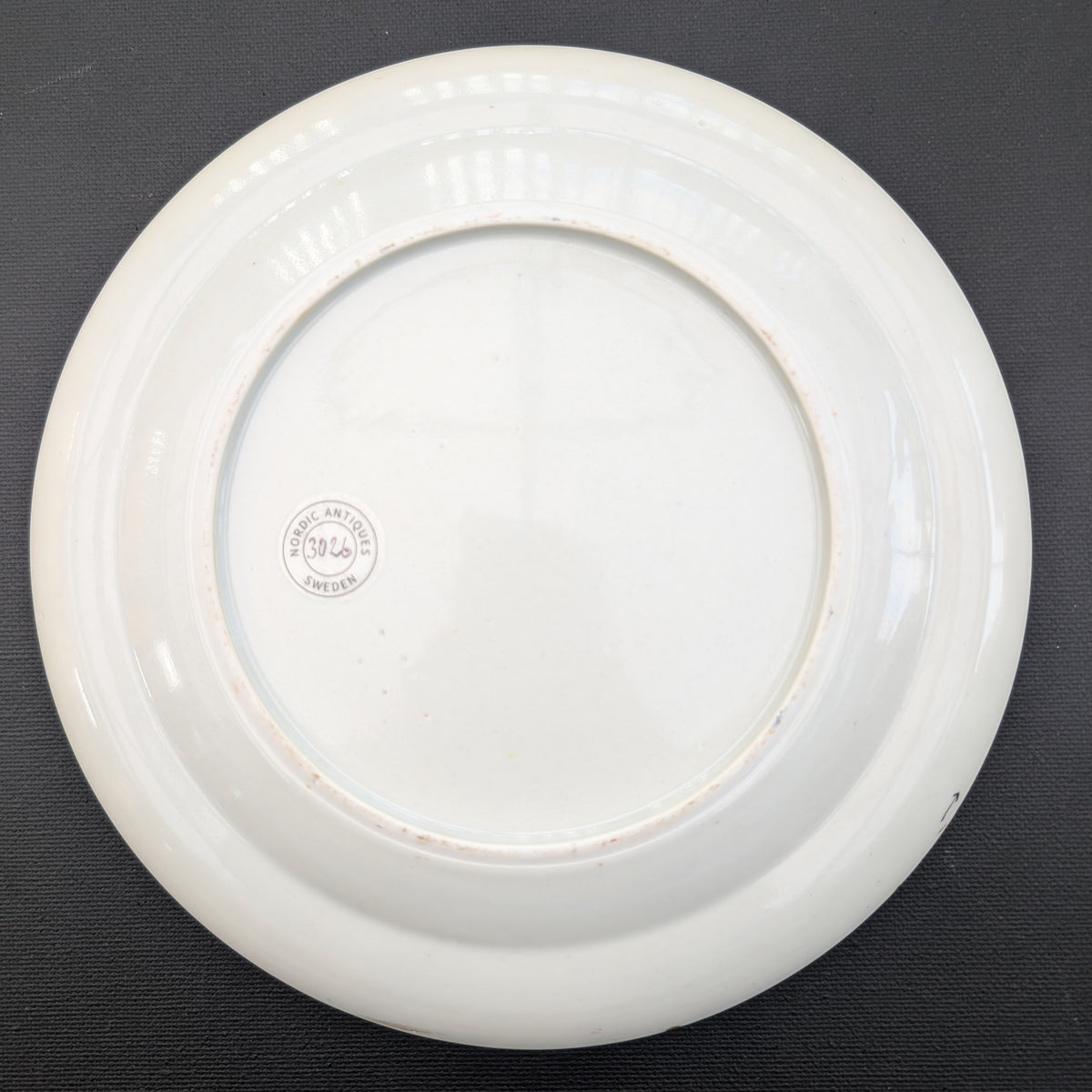 Chinese antique rose mandarin armorial dish, Jiaqing period #3026